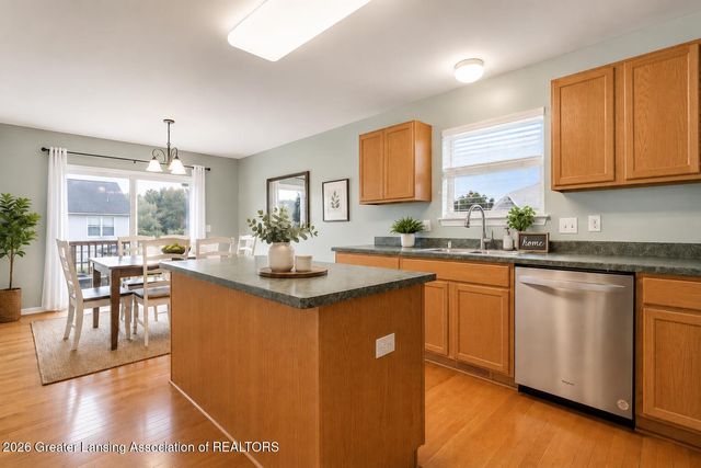 6784 Cotswald Drive, Grand Ledge, MI 48837