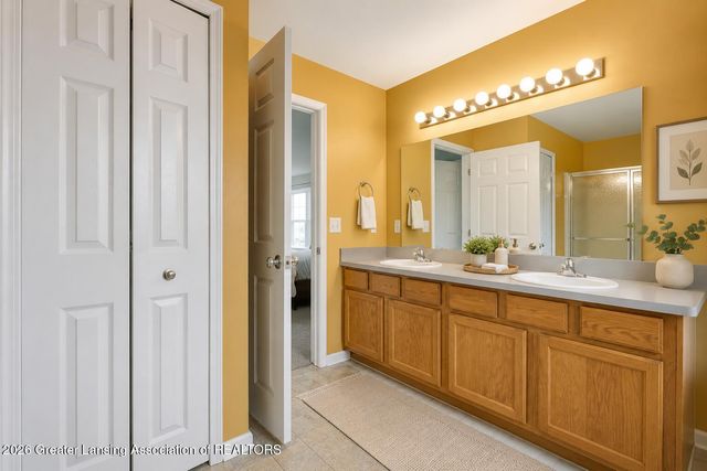 6784 Cotswald Drive, Grand Ledge, MI 48837