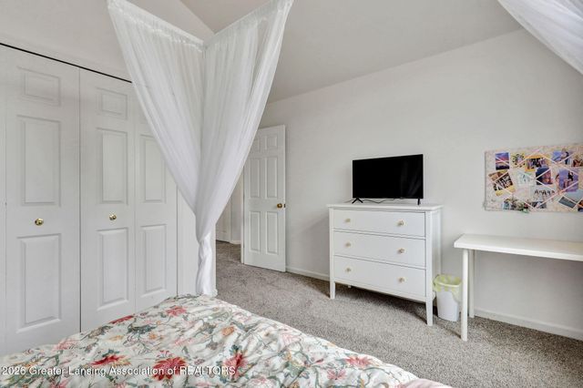 6784 Cotswald Drive, Grand Ledge, MI 48837