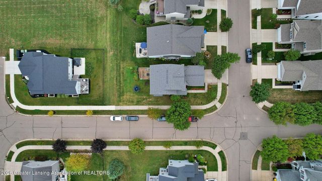6784 Cotswald Drive, Grand Ledge, MI 48837