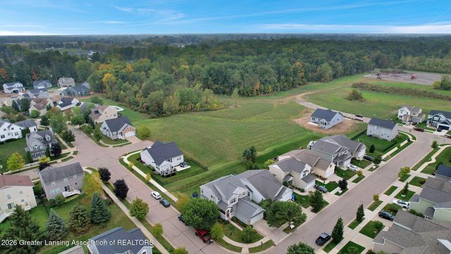 6784 Cotswald Drive, Grand Ledge, MI 48837