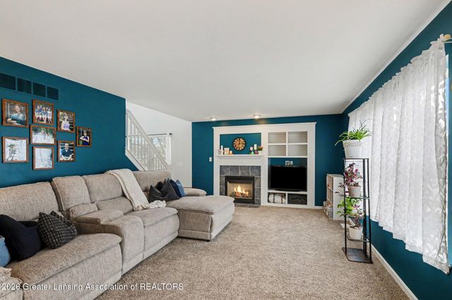 6784 Cotswald Drive, Grand Ledge, MI 48837