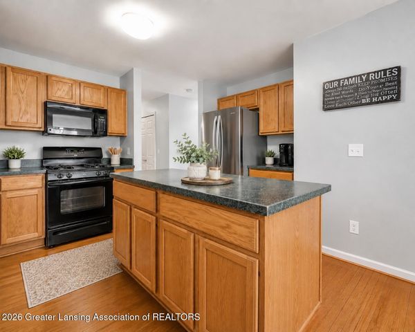 6784 Cotswald Drive, Grand Ledge, MI 48837