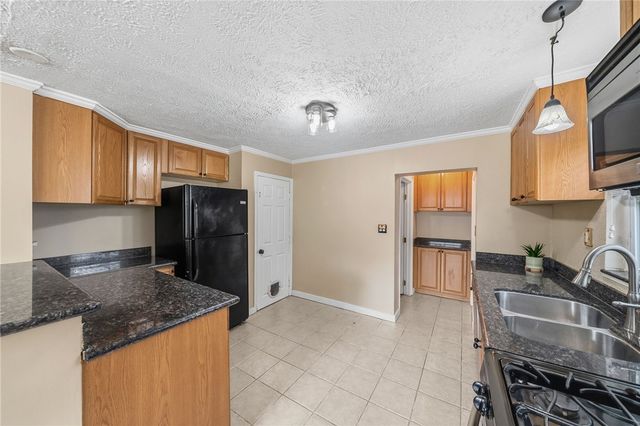 8 Allendale Place, Mt Lebanon, PA 15228