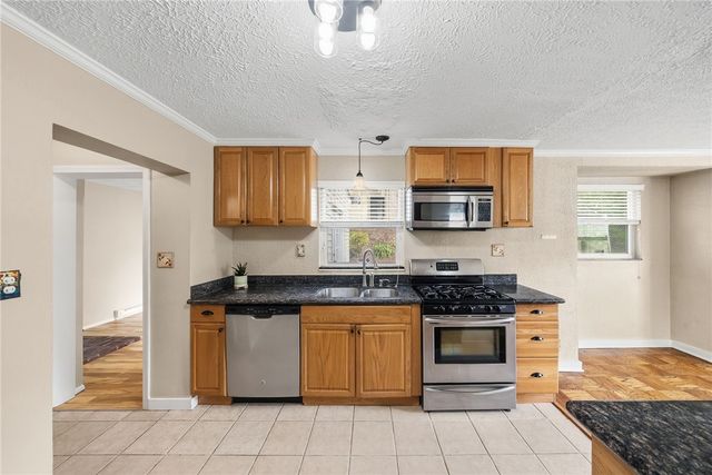 8 Allendale Place, Mt Lebanon, PA 15228
