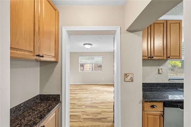 8 Allendale Place, Mt Lebanon, PA 15228