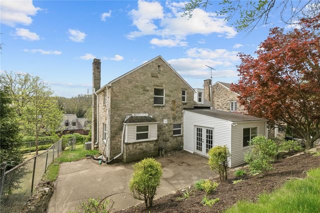 8 Allendale Place, Mt Lebanon, PA 15228