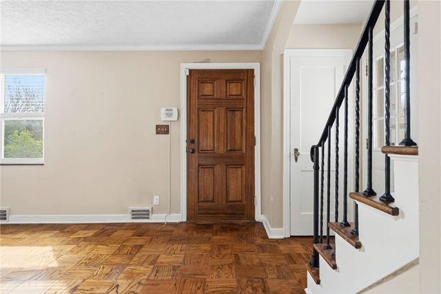 8 Allendale Place, Mt Lebanon, PA 15228