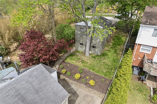 8 Allendale Place, Mt Lebanon, PA 15228