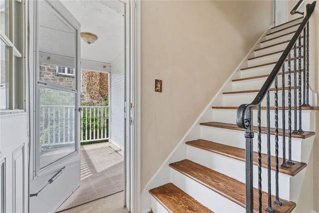 8 Allendale Place, Mt Lebanon, PA 15228