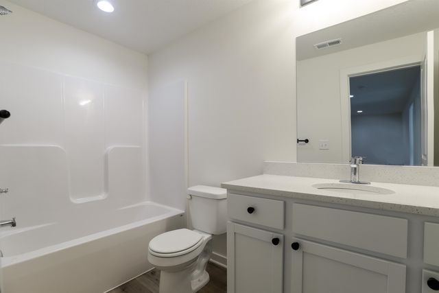 5253-5255 N Pinecrest Ct, Bel Aire, KS 67226