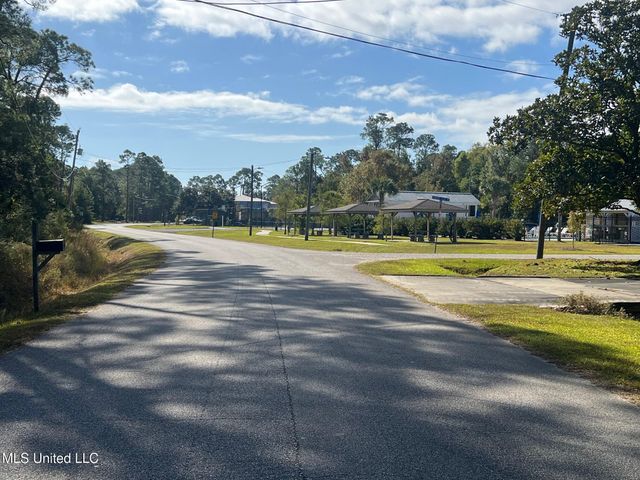 610 Royal Oak Boulevard, Pass Christian, MS 39571