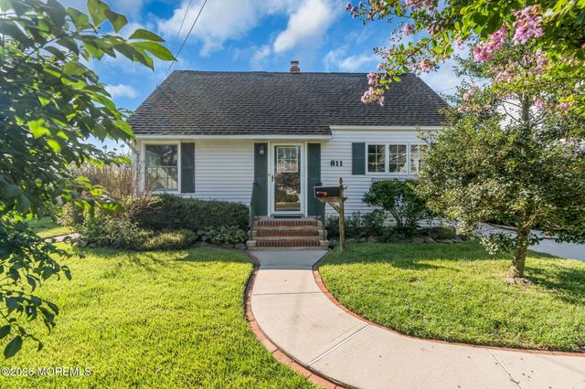 811 Claridge Drive, Spring Lake, NJ 07762