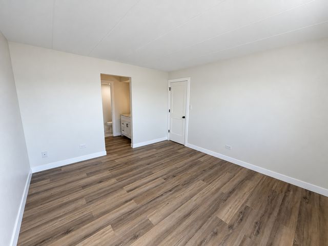 9051 S Roberts Road 205, Hickory Hills, IL 60457
