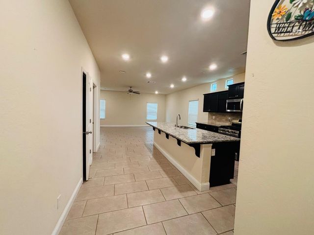 5323 W Huffman Avenue, Fresno, CA 93722