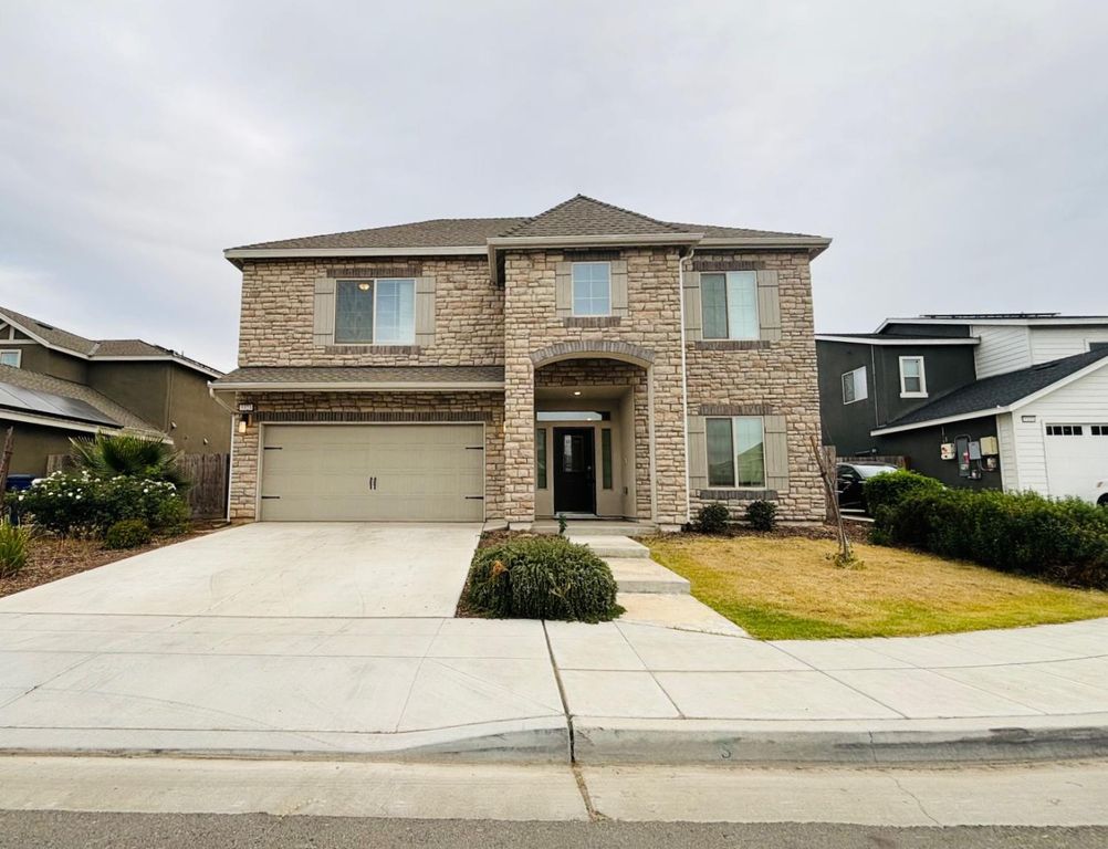 5323 W Huffman Avenue, Fresno, CA 93722
