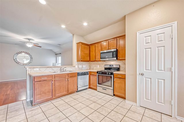 6725 Strawberry Brook Lane, Dickinson, TX 77539