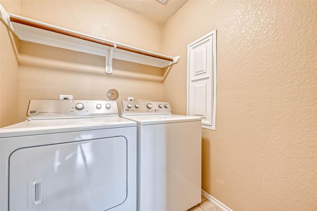 6725 Strawberry Brook Lane, Dickinson, TX 77539