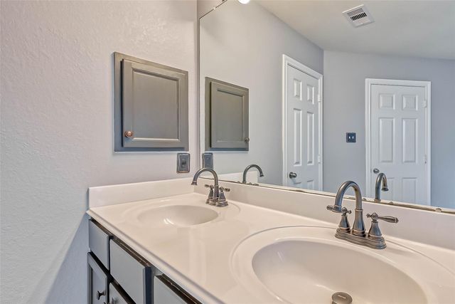 6725 Strawberry Brook Lane, Dickinson, TX 77539