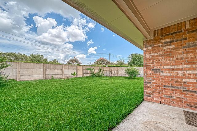 6725 Strawberry Brook Lane, Dickinson, TX 77539