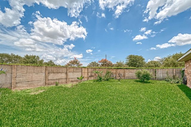6725 Strawberry Brook Lane, Dickinson, TX 77539