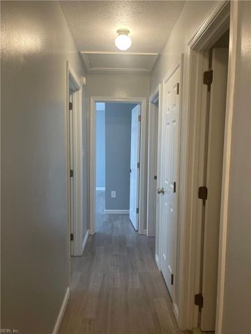 18 Harrogate LN, Hampton, VA 23666