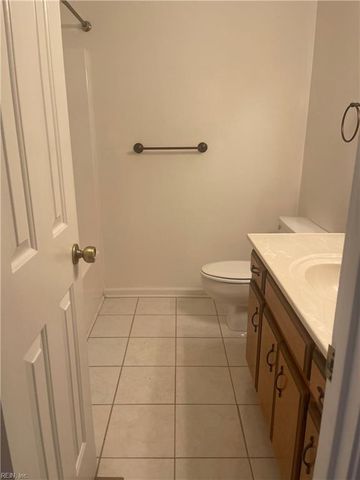 18 Harrogate LN, Hampton, VA 23666