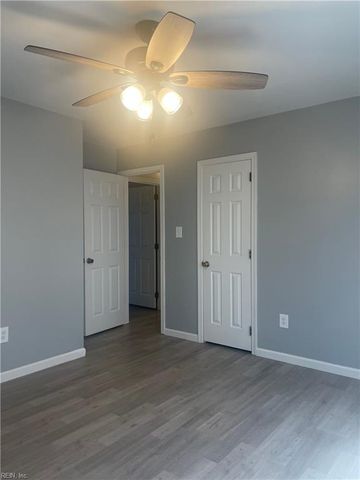 18 Harrogate LN, Hampton, VA 23666