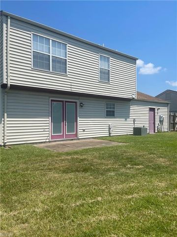 18 Harrogate LN, Hampton, VA 23666
