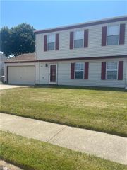 18 Harrogate LN, Hampton, VA 23666