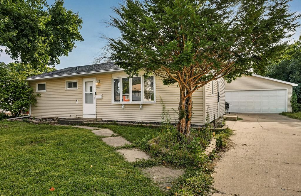2514 NW 23rd Avenue NW, Rochester, MN 55901
