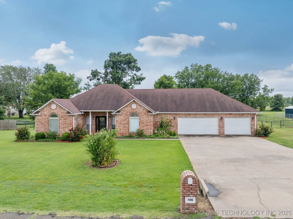 705 SW 23rd Street, Wagoner, OK 74467