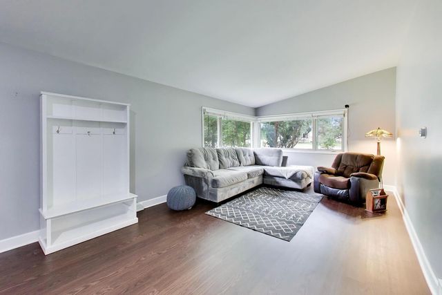 103 S Windsor Drive, Arlington Heights, IL 60004