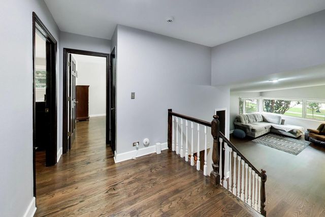 103 S Windsor Drive, Arlington Heights, IL 60004