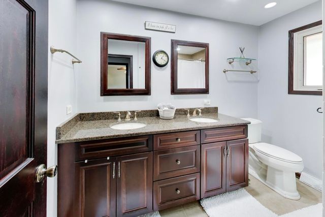 103 S Windsor Drive, Arlington Heights, IL 60004