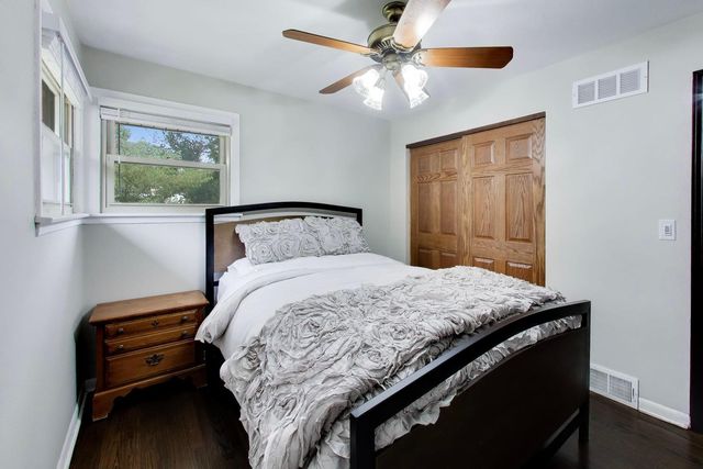 103 S Windsor Drive, Arlington Heights, IL 60004