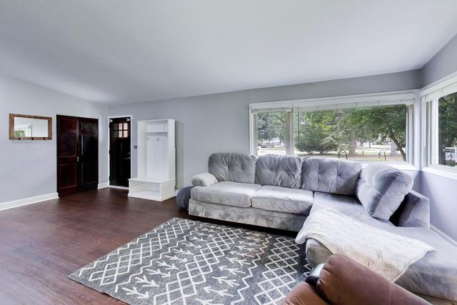 103 S Windsor Drive, Arlington Heights, IL 60004