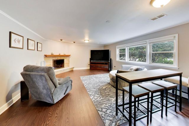 103 S Windsor Drive, Arlington Heights, IL 60004