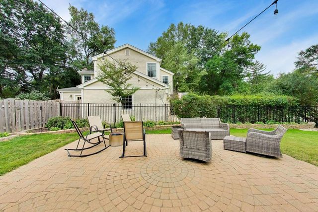 103 S Windsor Drive, Arlington Heights, IL 60004