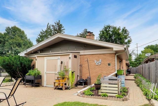 103 S Windsor Drive, Arlington Heights, IL 60004