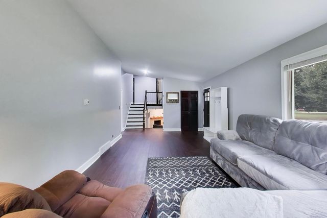 103 S Windsor Drive, Arlington Heights, IL 60004