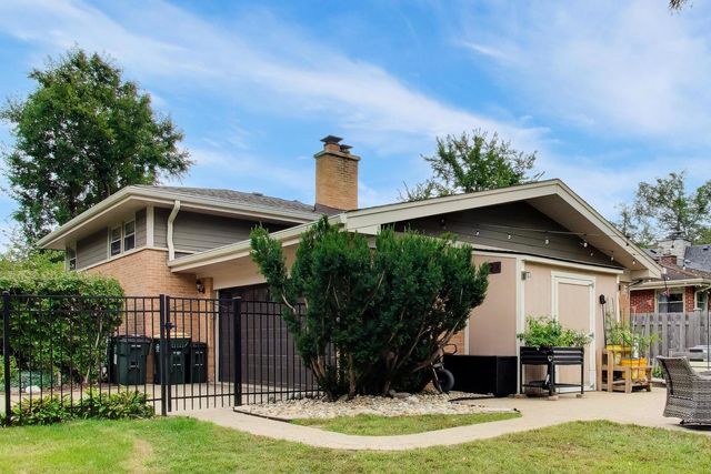 103 S Windsor Drive, Arlington Heights, IL 60004