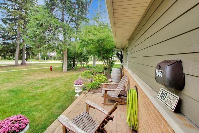 103 S Windsor Drive, Arlington Heights, IL 60004
