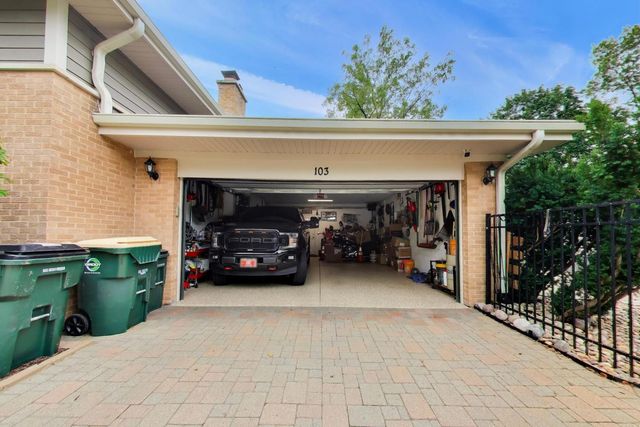 103 S Windsor Drive, Arlington Heights, IL 60004