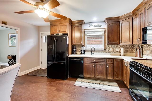 103 S Windsor Drive, Arlington Heights, IL 60004