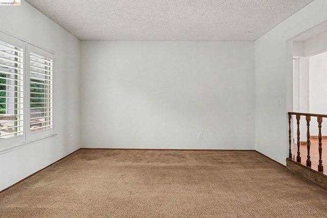 325 Hillsdale Dr, Pittsburg, CA 94565