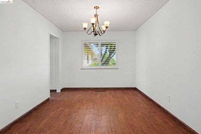 325 Hillsdale Dr, Pittsburg, CA 94565
