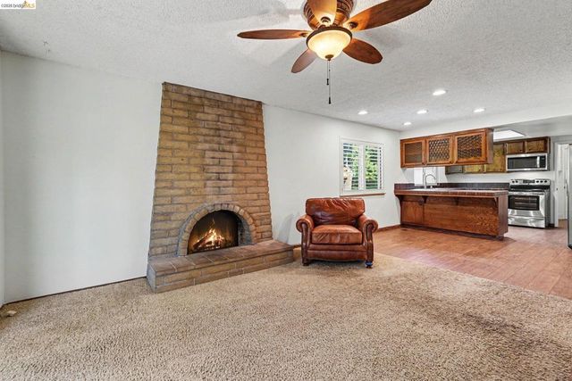 325 Hillsdale Dr, Pittsburg, CA 94565