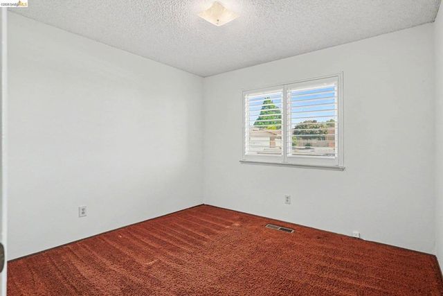 325 Hillsdale Dr, Pittsburg, CA 94565