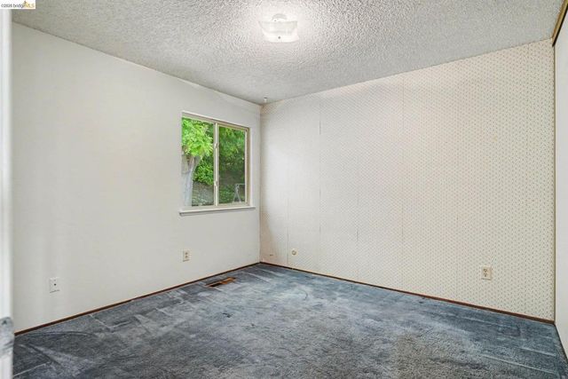 325 Hillsdale Dr, Pittsburg, CA 94565